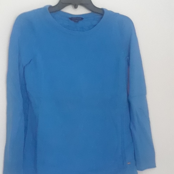 Tommy Hilfiger women's sweater with embroidered details in the back. Size XS. - Picture 6 of 6